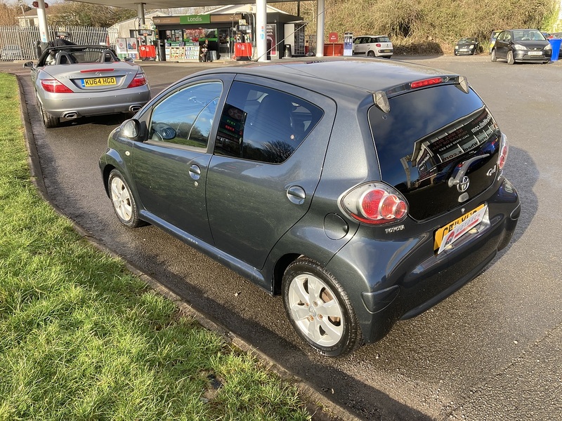 Toyota 1.0 VVT-i Go Hatchback 5dr Petrol Manual Euro 5 (67 ps)