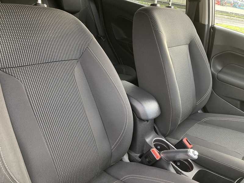 Ford 1.0T EcoBoost Titanium Hatchback 5dr Petrol Manual Euro 6 (s/s) (100 ps)