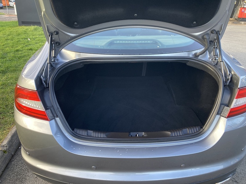 Jaguar 2.2d Premium Luxury Saloon 4dr Diesel Auto Euro 5 (s/s) (200 ps)