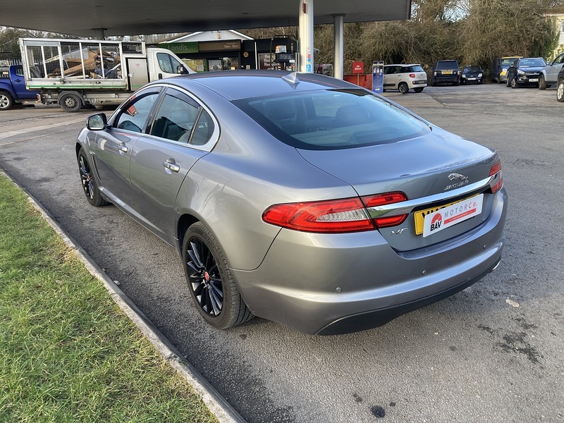 Jaguar 2.2d Premium Luxury Saloon 4dr Diesel Auto Euro 5 (s/s) (200 ps)