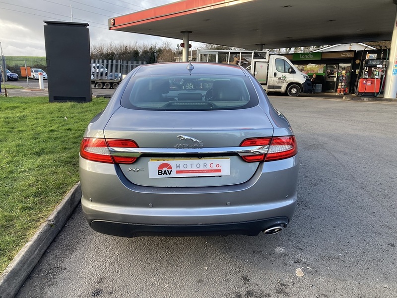 Jaguar 2.2d Premium Luxury Saloon 4dr Diesel Auto Euro 5 (s/s) (200 ps)