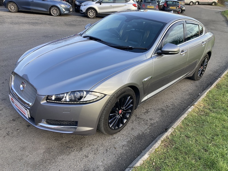 Jaguar 2.2d Premium Luxury Saloon 4dr Diesel Auto Euro 5 (s/s) (200 ps)