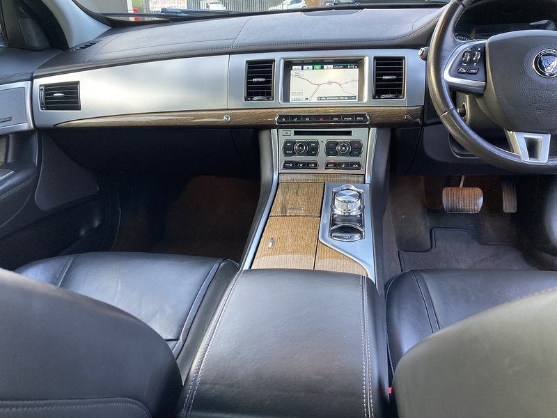 Jaguar 2.2d Premium Luxury Saloon 4dr Diesel Auto Euro 5 (s/s) (200 ps)