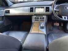 Jaguar 2.2d Premium Luxury Saloon 4dr Diesel Auto Euro 5 (s/s) (200 ps)