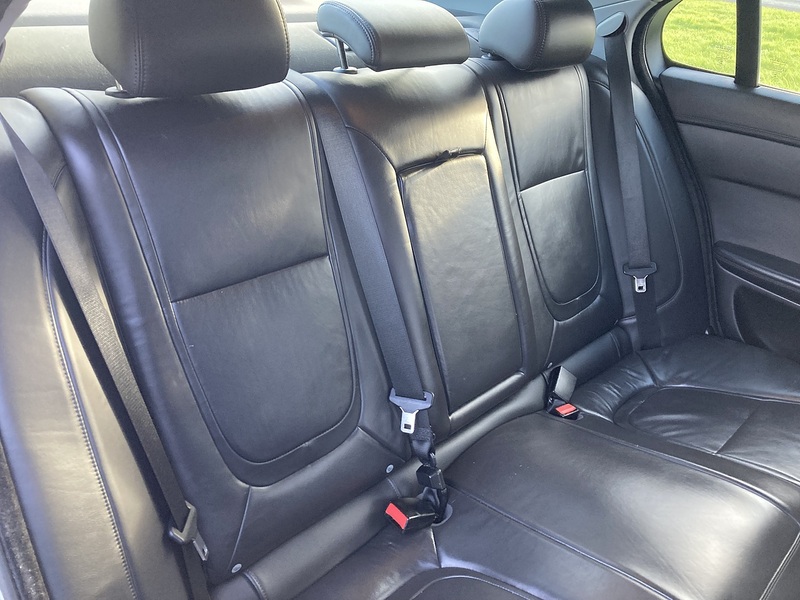 Jaguar 2.2d Premium Luxury Saloon 4dr Diesel Auto Euro 5 (s/s) (200 ps)