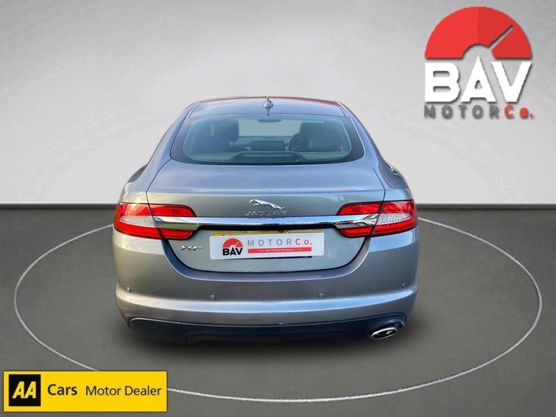 Jaguar 2.2d Premium Luxury Saloon 4dr Diesel Auto Euro 5 (s/s) (200 ps)