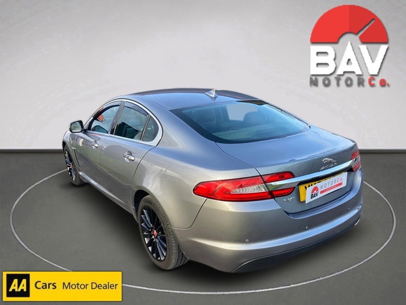 Jaguar 2.2d Premium Luxury Saloon 4dr Diesel Auto Euro 5 (s/s) (200 ps)