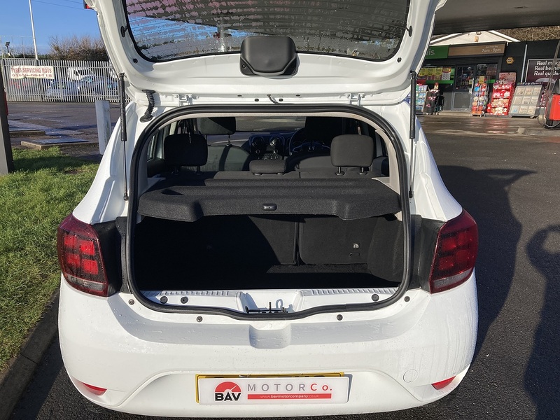 Dacia 1.0 SCe Essential Hatchback 5dr Petrol Manual Euro 6 (75 ps)