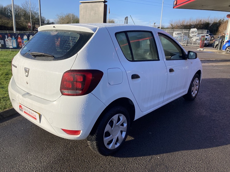 Dacia 1.0 SCe Essential Hatchback 5dr Petrol Manual Euro 6 (75 ps)