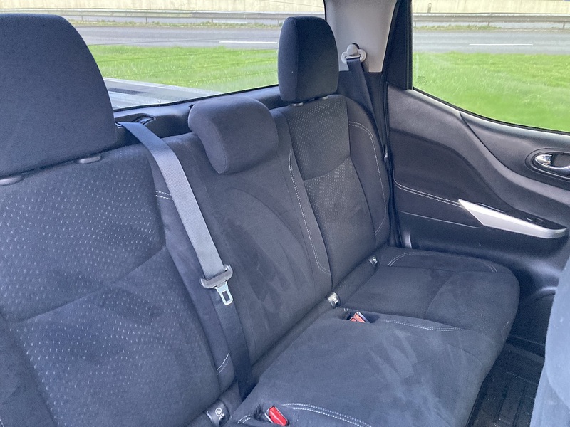 Nissan 2.3 dCi N-Connecta Pickup Double Cab 4dr Diesel Manual 4WD Euro 5 (190 ps)