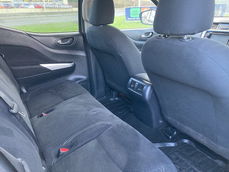 Nissan 2.3 dCi N-Connecta Pickup Double Cab 4dr Diesel Manual 4WD Euro 5 (190 ps)