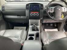 Nissan 2.5 dCi Tekna Pickup Double Cab 4dr Diesel Manual 4WD Euro 5 (190 ps)