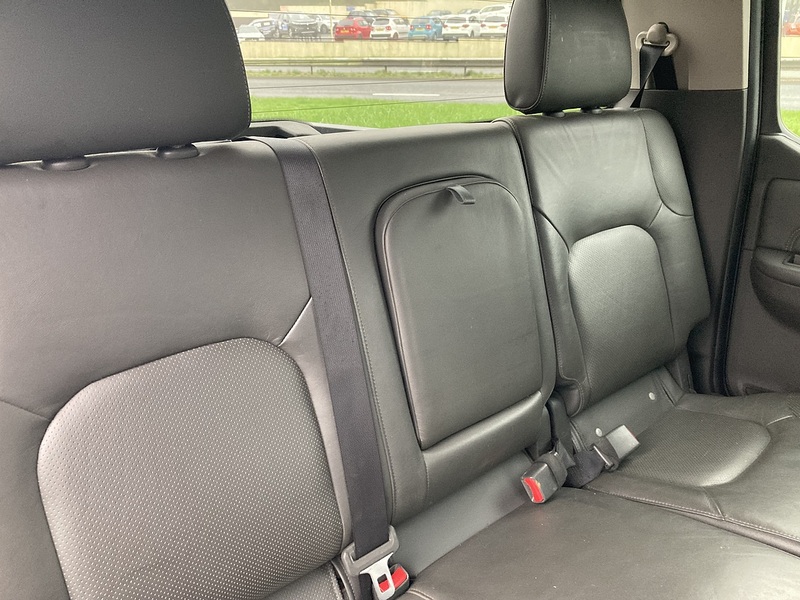 Nissan 2.5 dCi Tekna Pickup Double Cab 4dr Diesel Manual 4WD Euro 5 (190 ps)