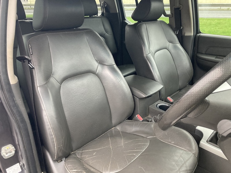 Nissan 2.5 dCi Tekna Pickup Double Cab 4dr Diesel Manual 4WD Euro 5 (190 ps)