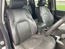 Nissan 2.5 dCi Tekna Pickup Double Cab 4dr Diesel Manual 4WD Euro 5 (190 ps)