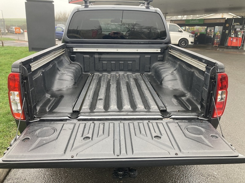 Nissan 2.5 dCi Tekna Pickup Double Cab 4dr Diesel Manual 4WD Euro 5 (190 ps)