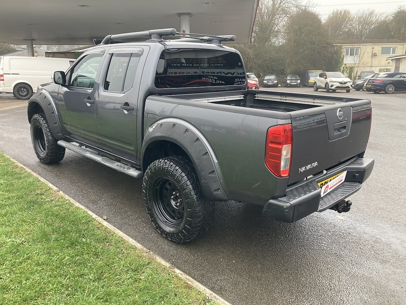 Nissan 2.5 dCi Tekna Pickup Double Cab 4dr Diesel Manual 4WD Euro 5 (190 ps)