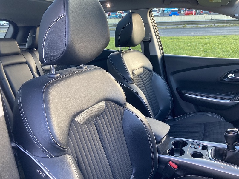 Renault 1.2 TCe Signature Nav SUV 5dr Petrol Manual Euro 6 (s/s) (130 ps)