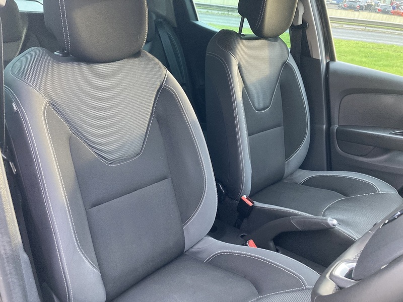 Renault 0.9 TCe Iconic Hatchback 5dr Petrol Manual Euro 6 (s/s) (90 ps)