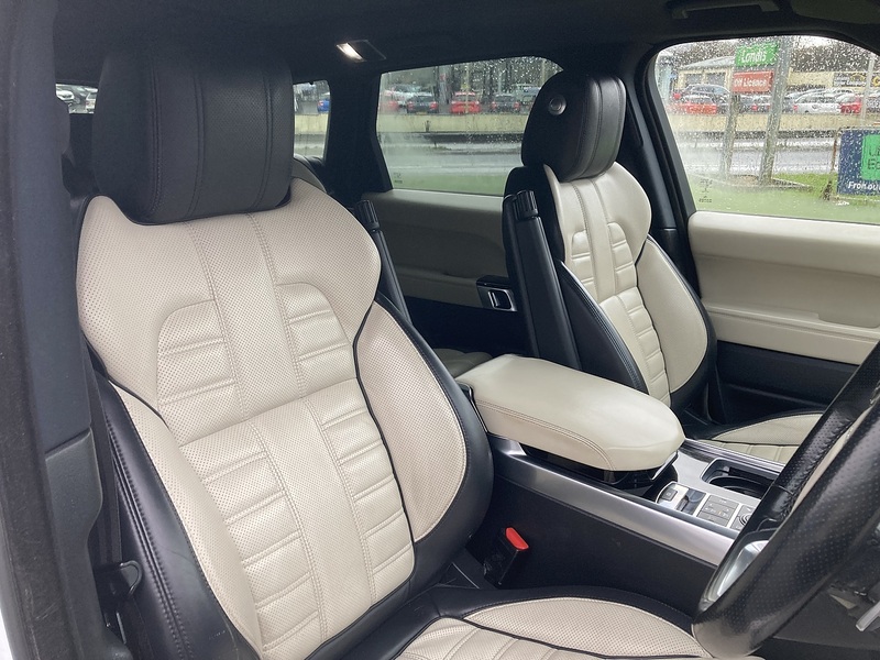 Land Rover 4.4 SD V8 Autobiography Dynamic SUV 5dr Diesel Auto 4WD Euro 5 (339 ps)