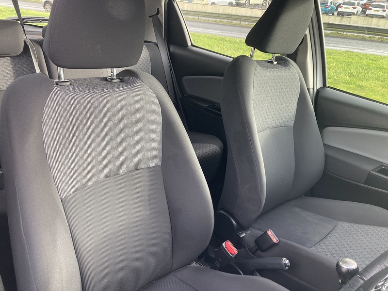 Toyota 1.33 Dual VVT-i Icon Hatchback 5dr Petrol Manual Euro 5 (99 ps)