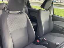Toyota 1.33 Dual VVT-i Icon Hatchback 5dr Petrol Manual Euro 5 (99 ps)