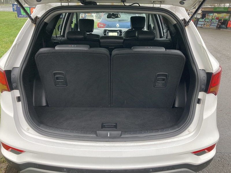 Hyundai 2.2 CRDi Blue Drive Premium SUV 5dr Diesel Manual 4WD Euro 6 (s/s) (7 Seat) (200 ps)