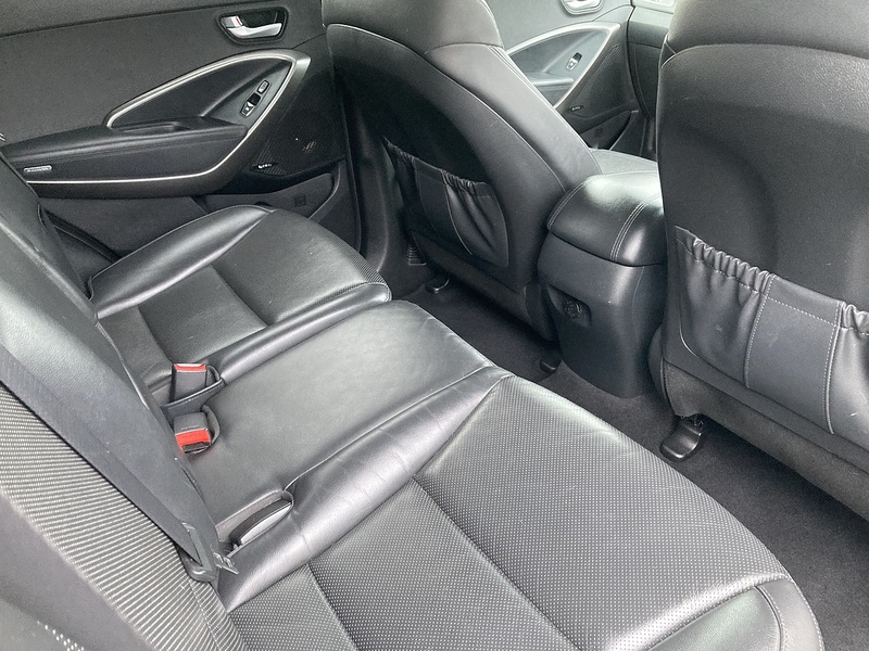 Hyundai 2.2 CRDi Blue Drive Premium SUV 5dr Diesel Manual 4WD Euro 6 (s/s) (7 Seat) (200 ps)