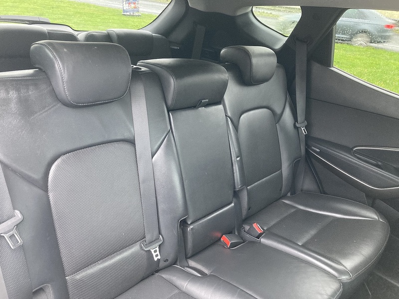 Hyundai 2.2 CRDi Blue Drive Premium SUV 5dr Diesel Manual 4WD Euro 6 (s/s) (7 Seat) (200 ps)