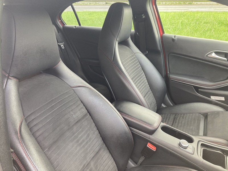 Mercedes-Benz 2.1 A200d AMG Line (Premium) Hatchback 5dr Diesel 7G-DCT Euro 6 (s/s) (136 ps)