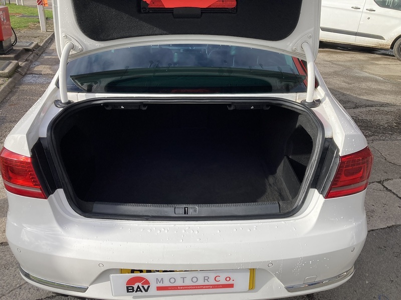 Volkswagen 2.0 TDI BlueMotion Tech Executive Style Saloon 4dr Diesel DSG Euro 5 (s/s) (140 ps)