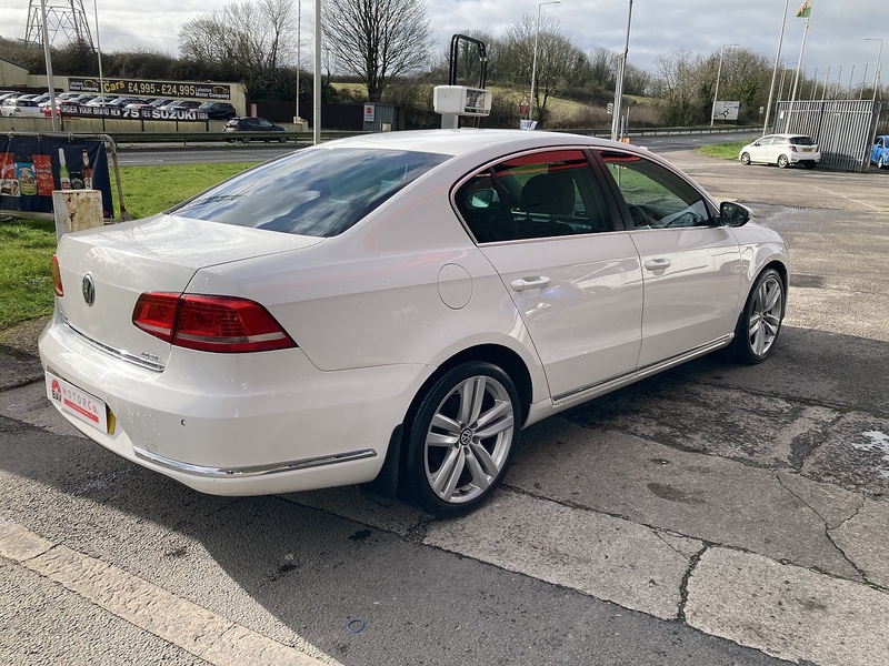 Volkswagen 2.0 TDI BlueMotion Tech Executive Style Saloon 4dr Diesel DSG Euro 5 (s/s) (140 ps)