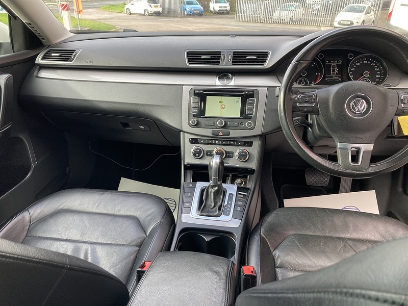 Volkswagen 2.0 TDI BlueMotion Tech Executive Style Saloon 4dr Diesel DSG Euro 5 (s/s) (140 ps)