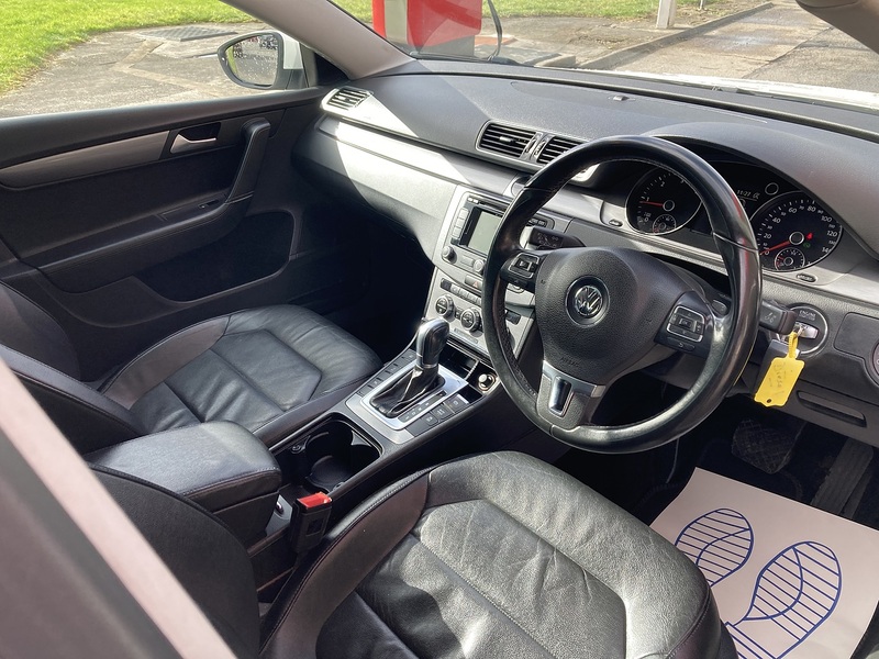 Volkswagen 2.0 TDI BlueMotion Tech Executive Style Saloon 4dr Diesel DSG Euro 5 (s/s) (140 ps)