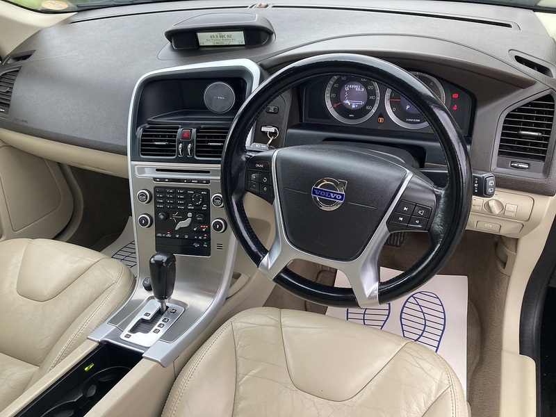 Volvo 2.4 D5 SE Lux SUV 5dr Diesel Geartronic AWD Euro 4 (205 ps)