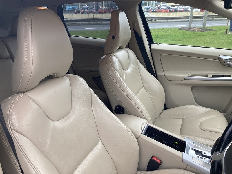 Volvo 2.4 D5 SE Lux SUV 5dr Diesel Geartronic AWD Euro 4 (205 ps)