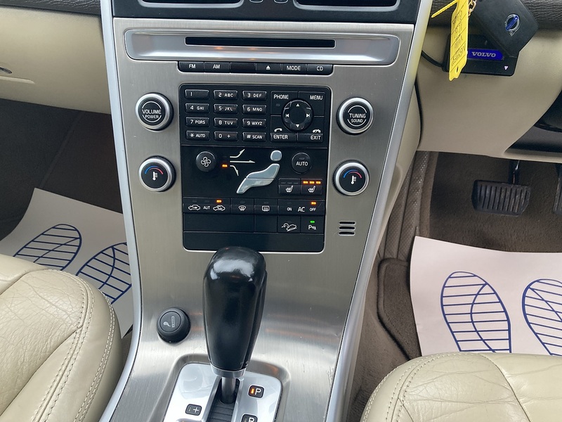 Volvo 2.4 D5 SE Lux SUV 5dr Diesel Geartronic AWD Euro 4 (205 ps)