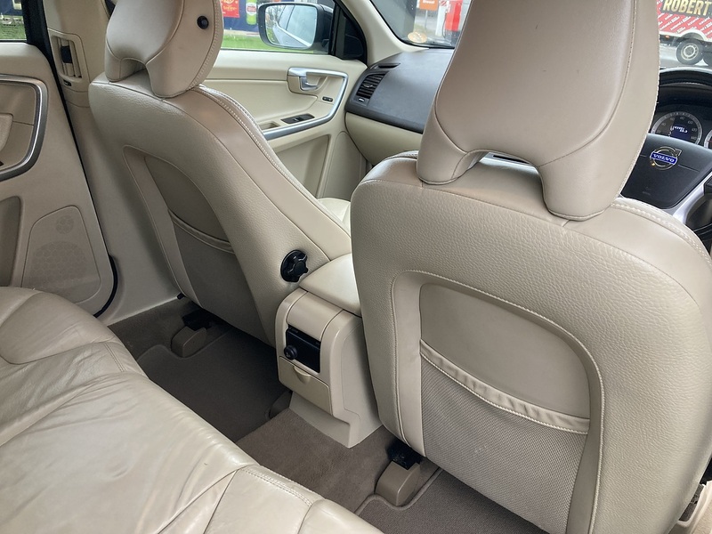 Volvo 2.4 D5 SE Lux SUV 5dr Diesel Geartronic AWD Euro 4 (205 ps)