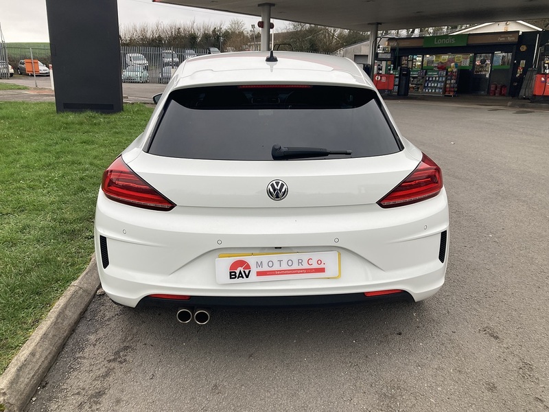 Volkswagen 2.0 TDI BlueMotion Tech R-Line Hatchback 3dr Diesel Manual Euro 6 (s/s) (184 ps)