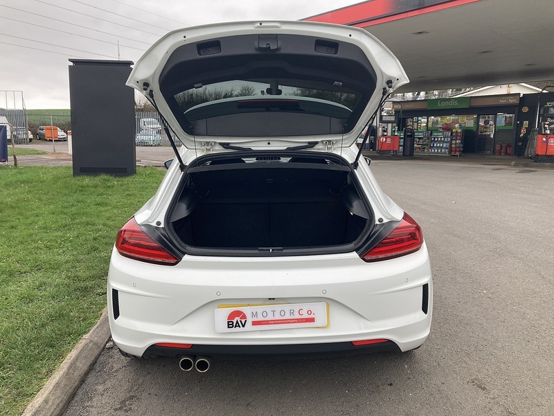 Volkswagen 2.0 TDI BlueMotion Tech R-Line Hatchback 3dr Diesel Manual Euro 6 (s/s) (184 ps)