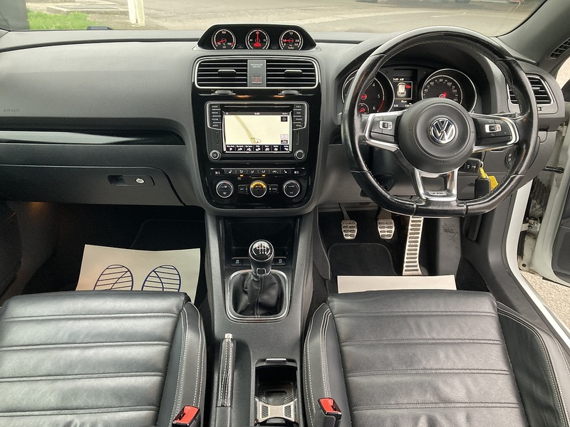 Volkswagen 2.0 TDI BlueMotion Tech R-Line Hatchback 3dr Diesel Manual Euro 6 (s/s) (184 ps)