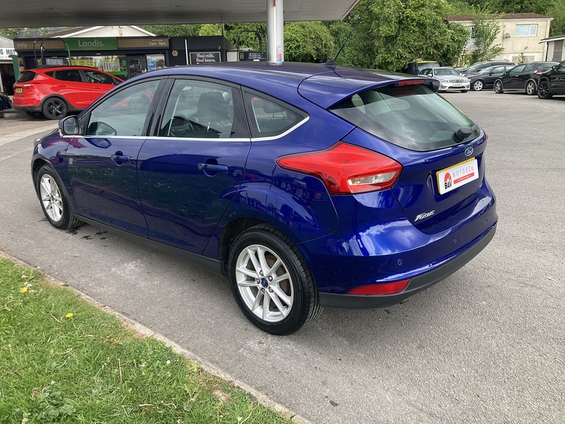 Ford 1.0T EcoBoost Zetec Hatchback 5dr Petrol Manual Euro 6 (s/s) (100 ps)