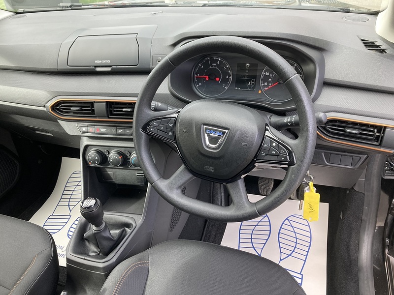 Dacia 1.0 TCe Essential Hatchback 5dr Petrol Manual Euro 6 (s/s) (90 ps)