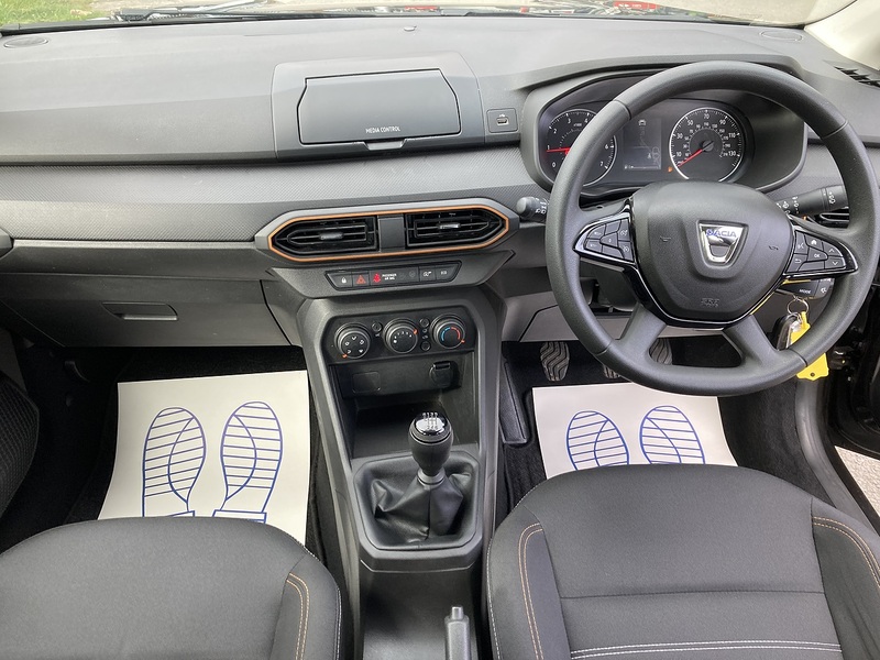 Dacia 1.0 TCe Essential Hatchback 5dr Petrol Manual Euro 6 (s/s) (90 ps)