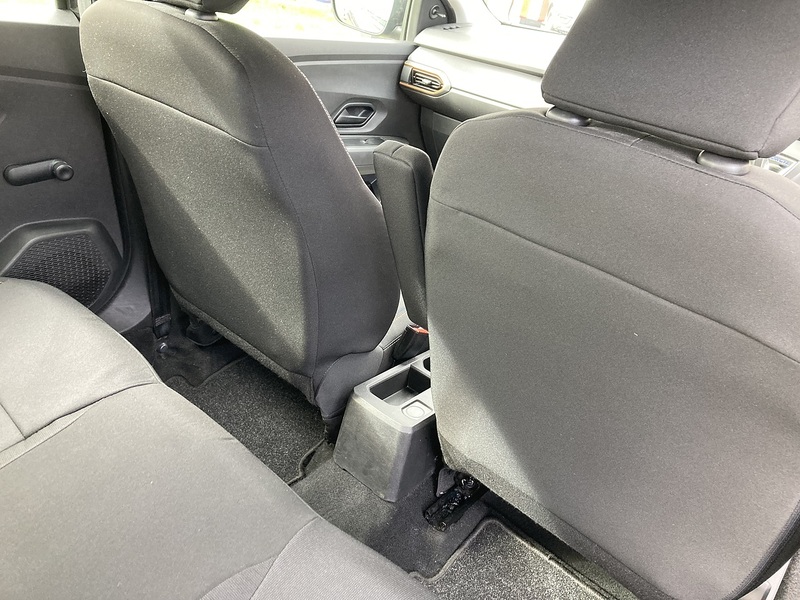 Dacia 1.0 TCe Essential Hatchback 5dr Petrol Manual Euro 6 (s/s) (90 ps)