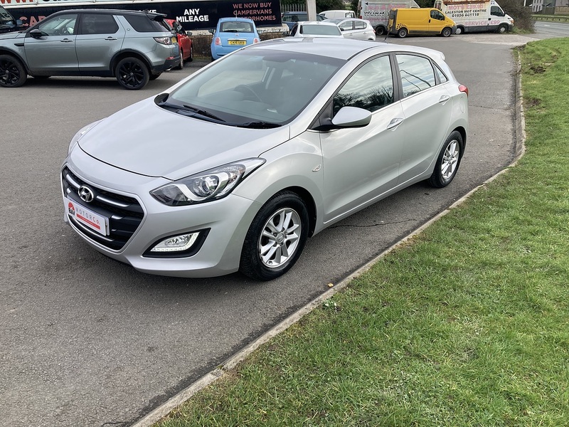 Hyundai 1.6 CRDi Blue Drive SE Hatchback 5dr Diesel Manual Euro 6 (s/s) (110 ps)