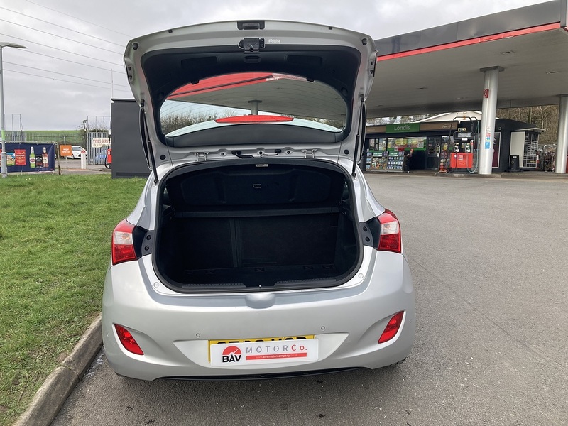 Hyundai 1.6 CRDi Blue Drive SE Hatchback 5dr Diesel Manual Euro 6 (s/s) (110 ps)