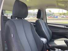 Isuzu 2.5 TD Yukon Pickup 4dr Diesel Manual 4x4 (192 g/km, 161 bhp)