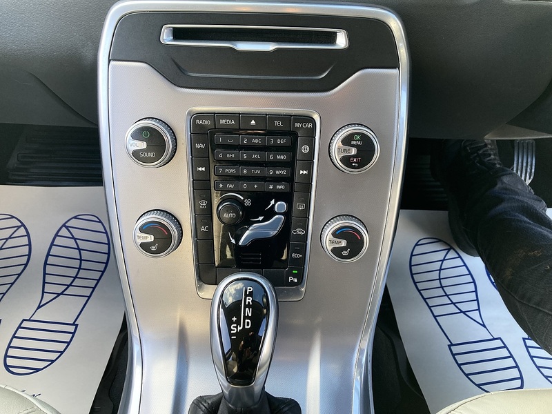 Volvo 2.0 D4 SE Lux Estate 5dr Diesel Auto Euro 6 (s/s) (181 ps)