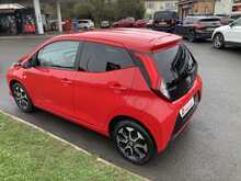 Toyota 1.0 VVT-i x-plore Hatchback 5dr Petrol Manual Euro 6 (71 ps)